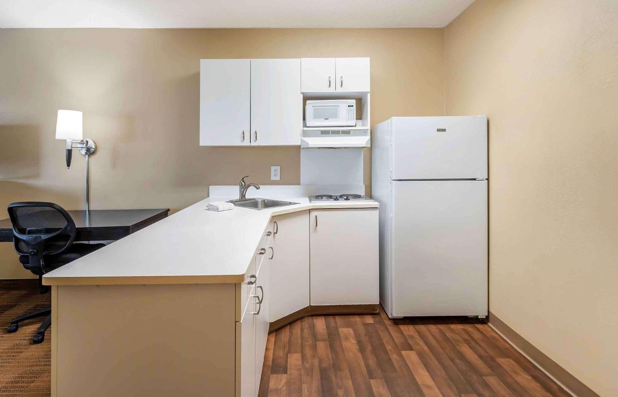 Extended Stay America Suites - Chicago - Woodfield Mall Шаумбърг Екстериор снимка