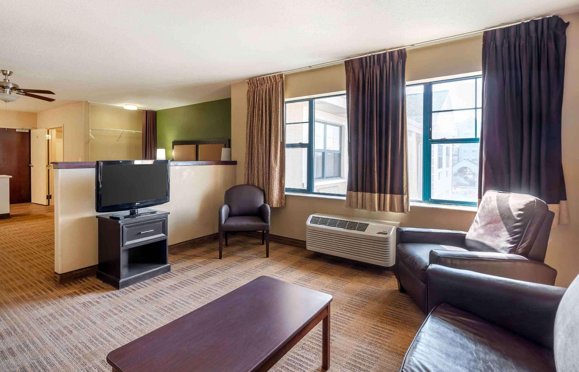Extended Stay America Suites - Chicago - Woodfield Mall Шаумбърг Екстериор снимка