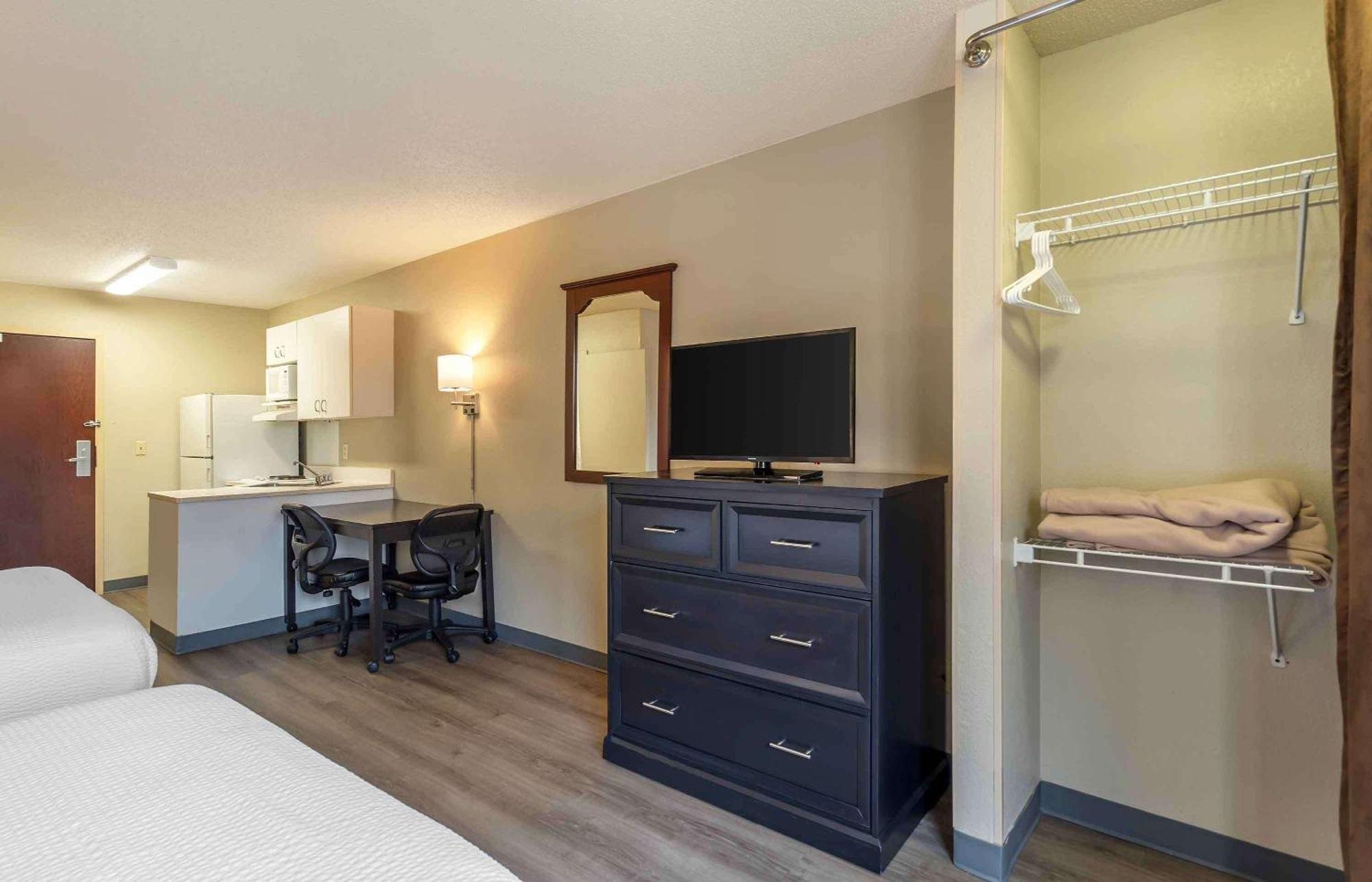 Extended Stay America Suites - Chicago - Woodfield Mall Шаумбърг Екстериор снимка