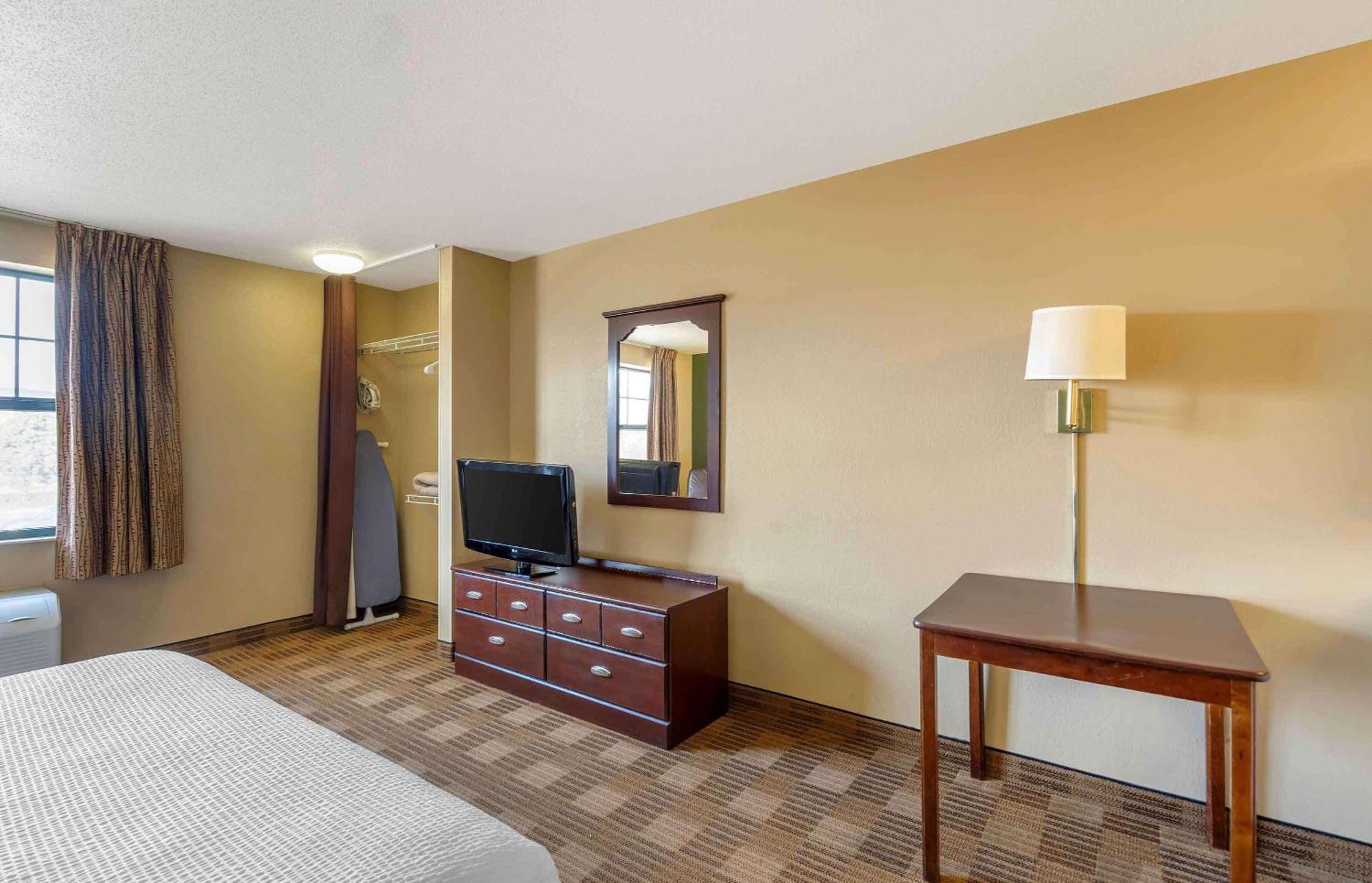 Extended Stay America Suites - Chicago - Woodfield Mall Шаумбърг Екстериор снимка