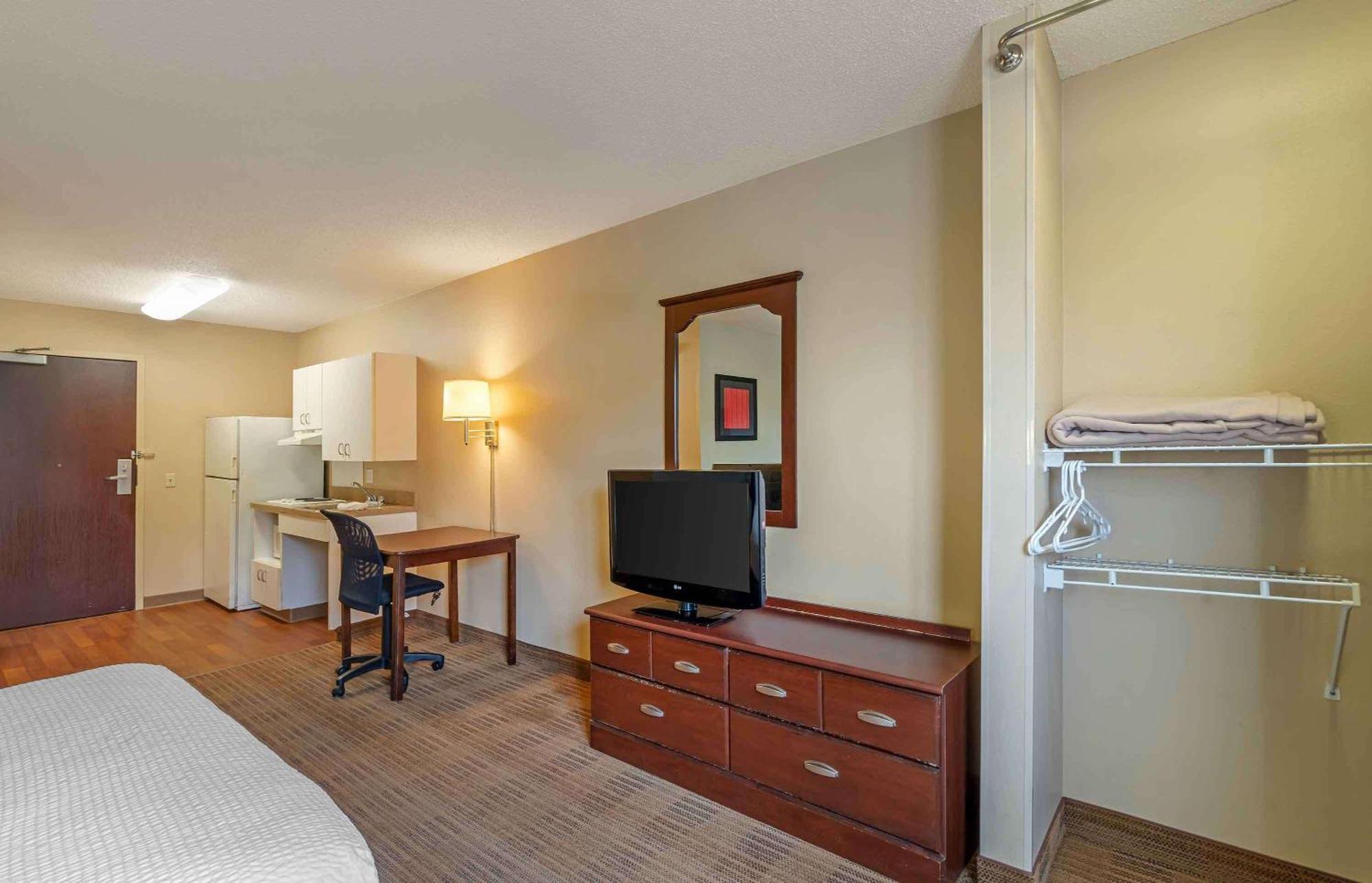 Extended Stay America Suites - Chicago - Woodfield Mall Шаумбърг Екстериор снимка
