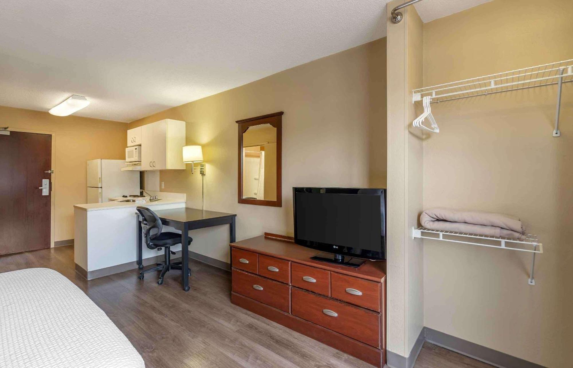 Extended Stay America Suites - Chicago - Woodfield Mall Шаумбърг Екстериор снимка